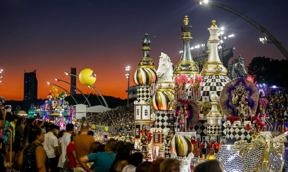 Rosas de Ouro é campeã do carnaval das escolas de samba de São Paulo