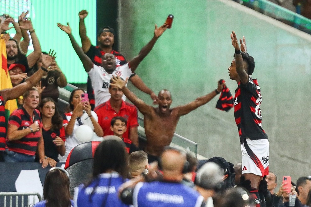 Flamengo vence o Vasco no Maracanã e vai ter Fla Flu na final do Campeonato Carioca