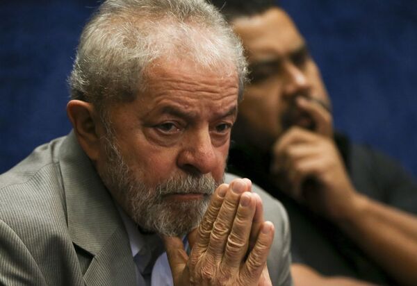 Justiça de Curitiba mantém bloqueios de bens de Lula ao enviar processos da Lava Jato ao DF 