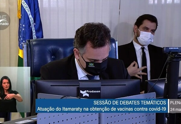 Pacheco manda investigar assessor de Bolsonaro por gesto considerado supremacista 