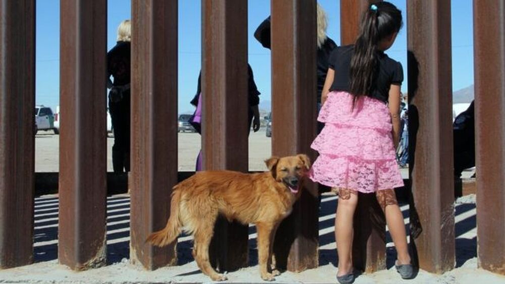 Aumento de crianças na fronteira do México/EUA 