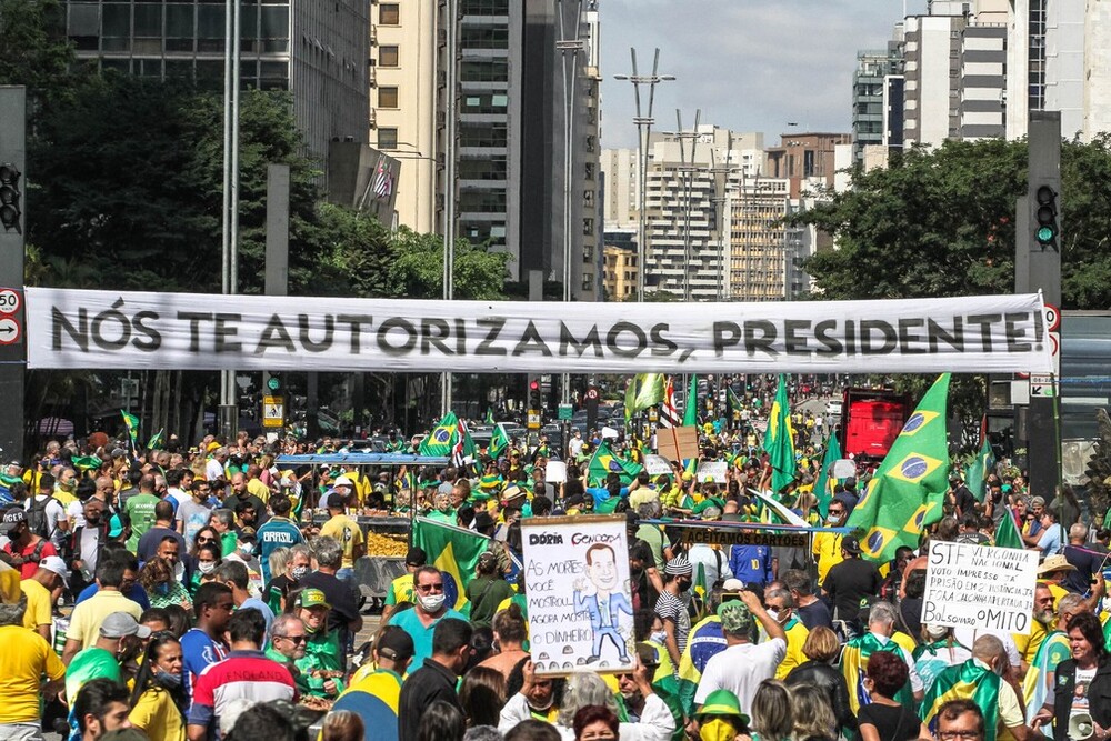 Bolsonaro ironiza a esquerda: “O 1° de maio trocou de camisa” 