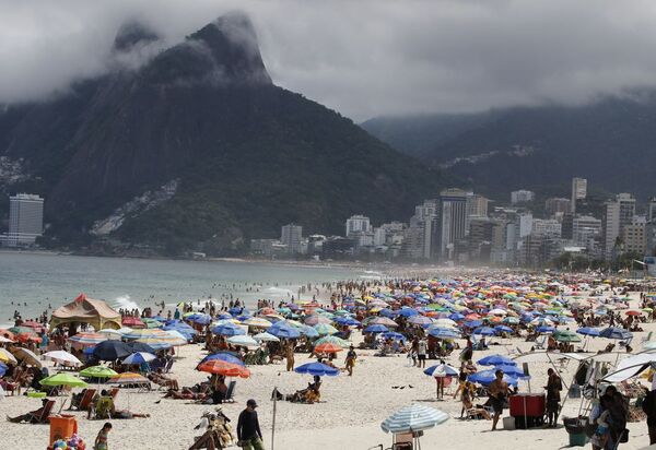 Rio flexibiliza medidas restritivas e libera praia aos finais de semana 