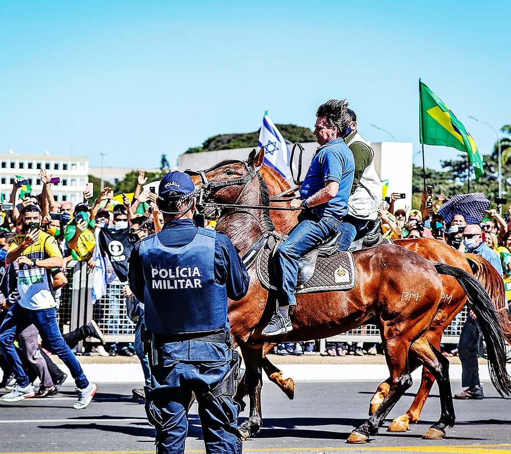 O golpe a galope: “Antídoto não está dentro das quatro linhas da Constituição”, diz Bolsonaro