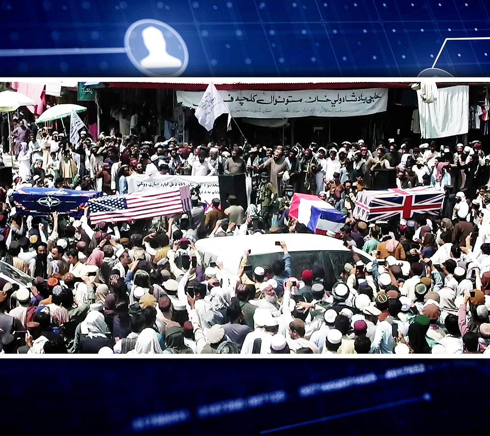 Talibã faz 'enterro' de bandeiras estrangeiras após a saída das tropas americanas do Afeganistão