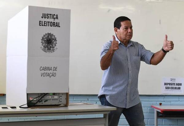 Mourão lidera pesquisa eleitoral e governador do Rio cai pra quarta colocação 