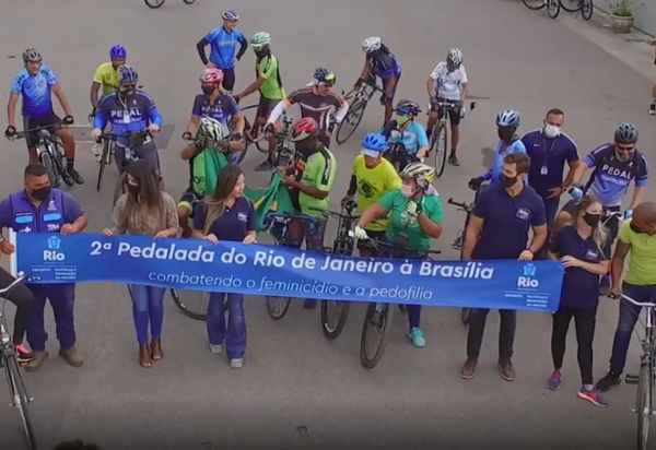 Cariocas viajaram 2400 km de bicicleta para falar com Bolsonaro contra o feminicídio e a pedofilia