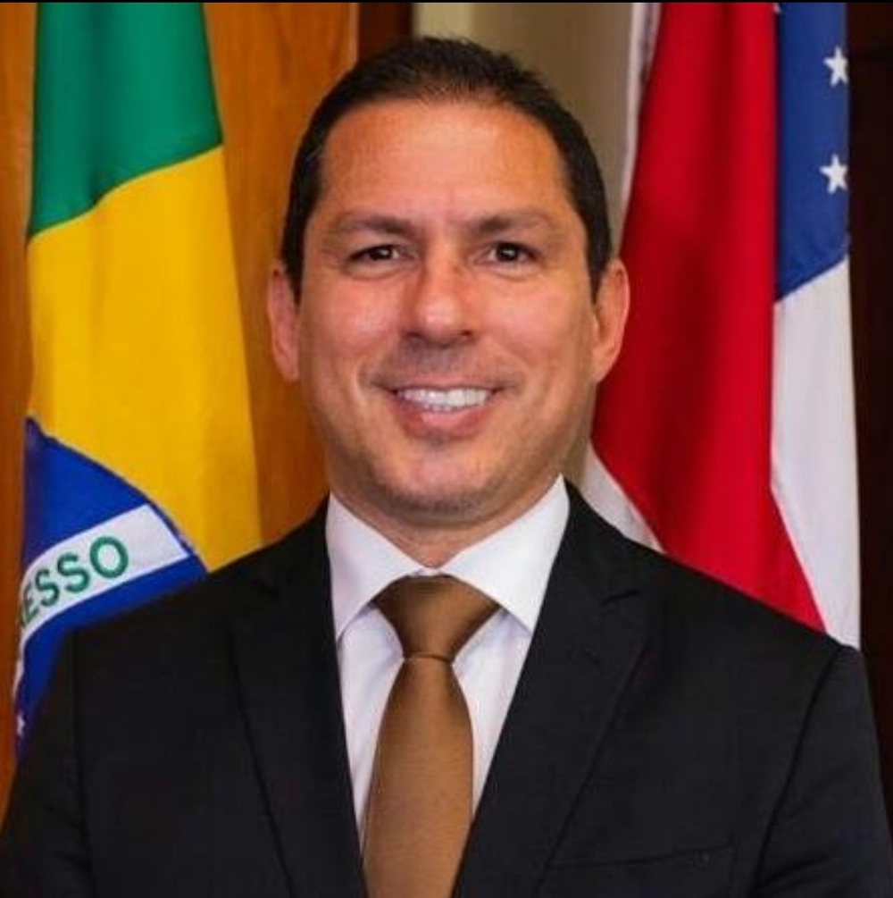 Deputado federal do Amazonas assume interinamente a presidência da Câmara pela primeira vez 