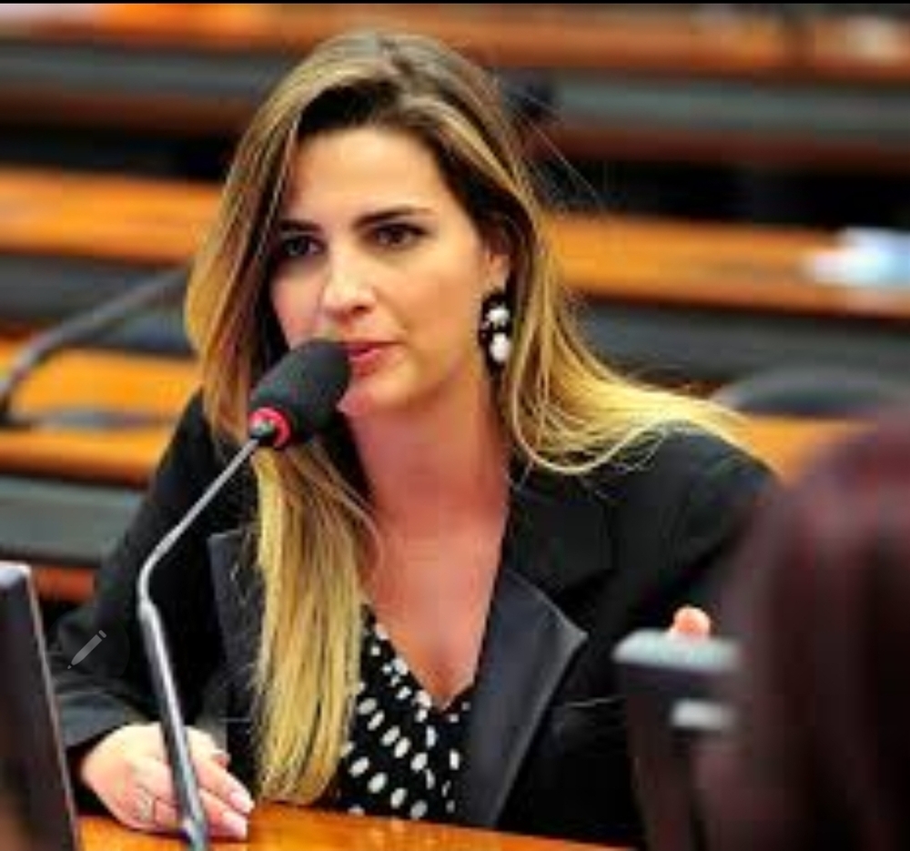 Disputa para o Senado fica mais acirrada, com  Clarissa Garotinho na segunda posição 