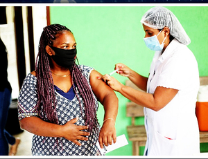 Campos: vacinação segue nesta quarta com mudança em postos de imunização