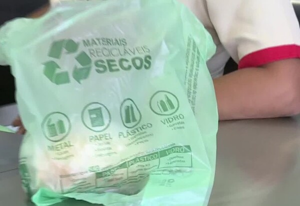 Projeto para anular a cobrança de sacolas plásticas nos supermercados do RJ ganha urgência na Alerj