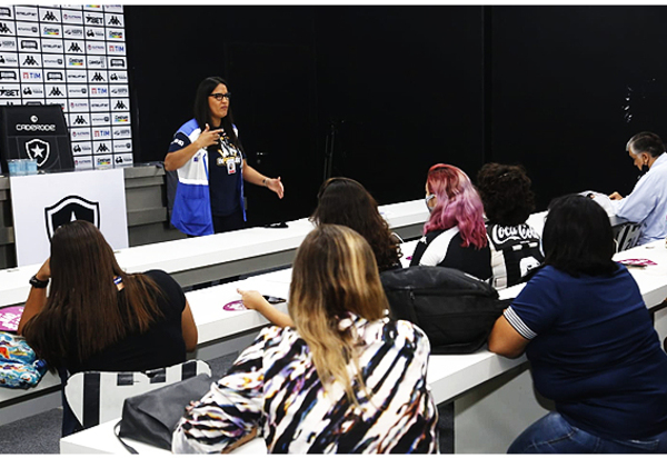 'Empoderadas' e Botafogo debatem assédio no futebol