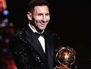 Messi amplia recorde e ganha 7ª Bola de Ouro da carreira