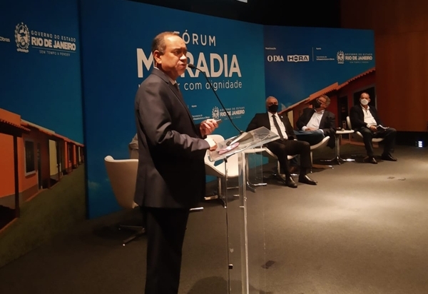 Cláudio Castro e Max Lemos, abrem fórum da habitação no centro do Rio