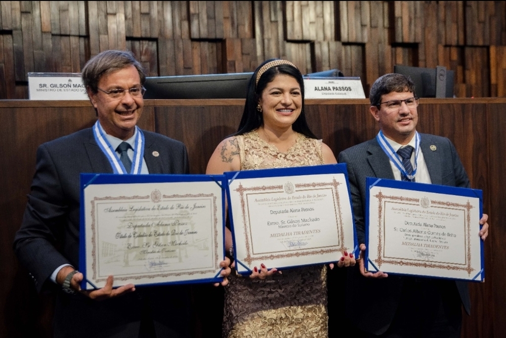 Alerj entrega Medalha Tiradentes ao ministro do Turismo e ao presidente da Embratur