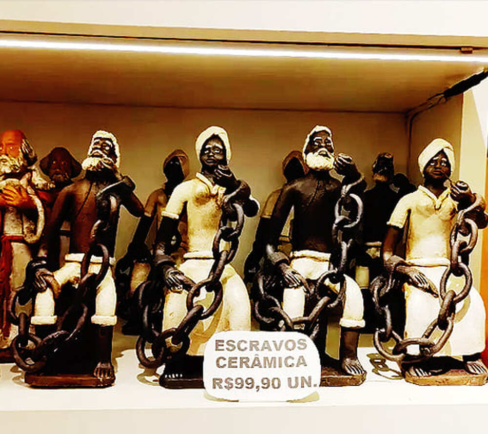 Historiador encontra cerâmicas de negros escravizados à venda em loja no aeroporto de Salvador: 'Sensação de choque e indignação'