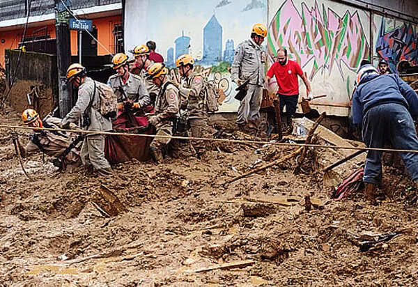 Temporal em Petrópolis deixa 104 mortos; MP registrou 35 desaparecidos