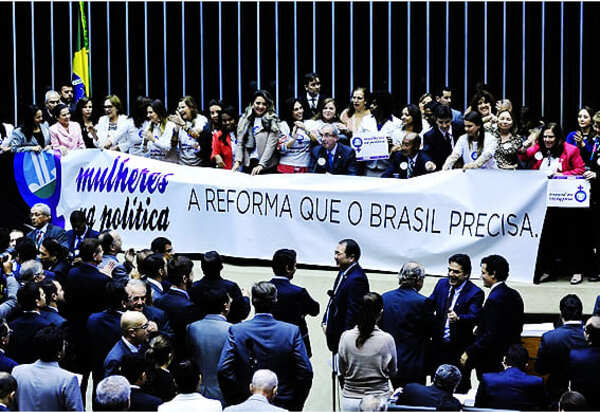 Mulheres no Congresso: baixa representação fragiliza direitos e trava avanços sociais