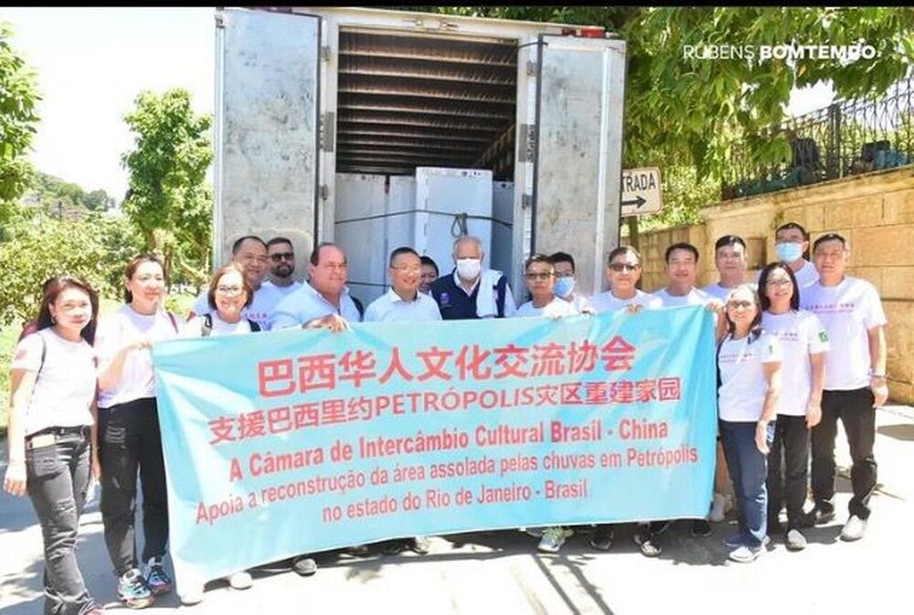 Câmara de intercâmbio Cultural Brasil-China doam 50 geladeiras a Petrópolis