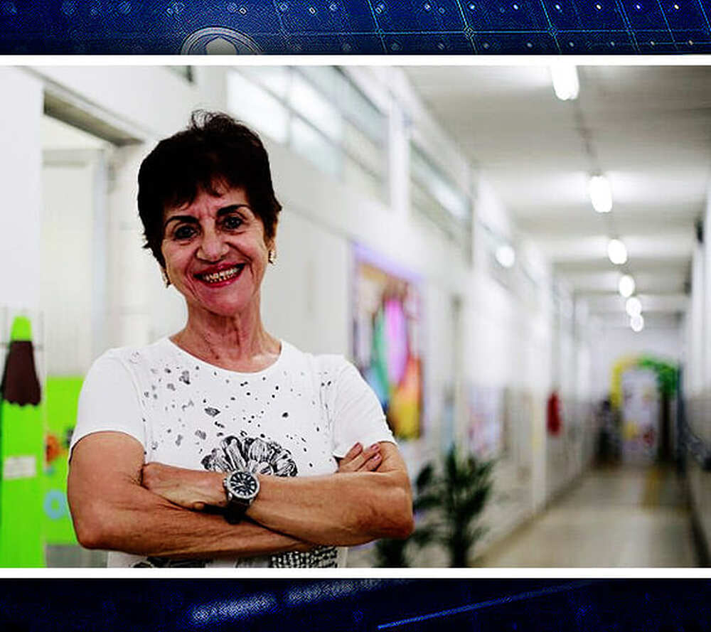 Semana da Mulher: Professora da rede municipal que já viajou o mundo usa sua experiência de vida para inspirar alunos