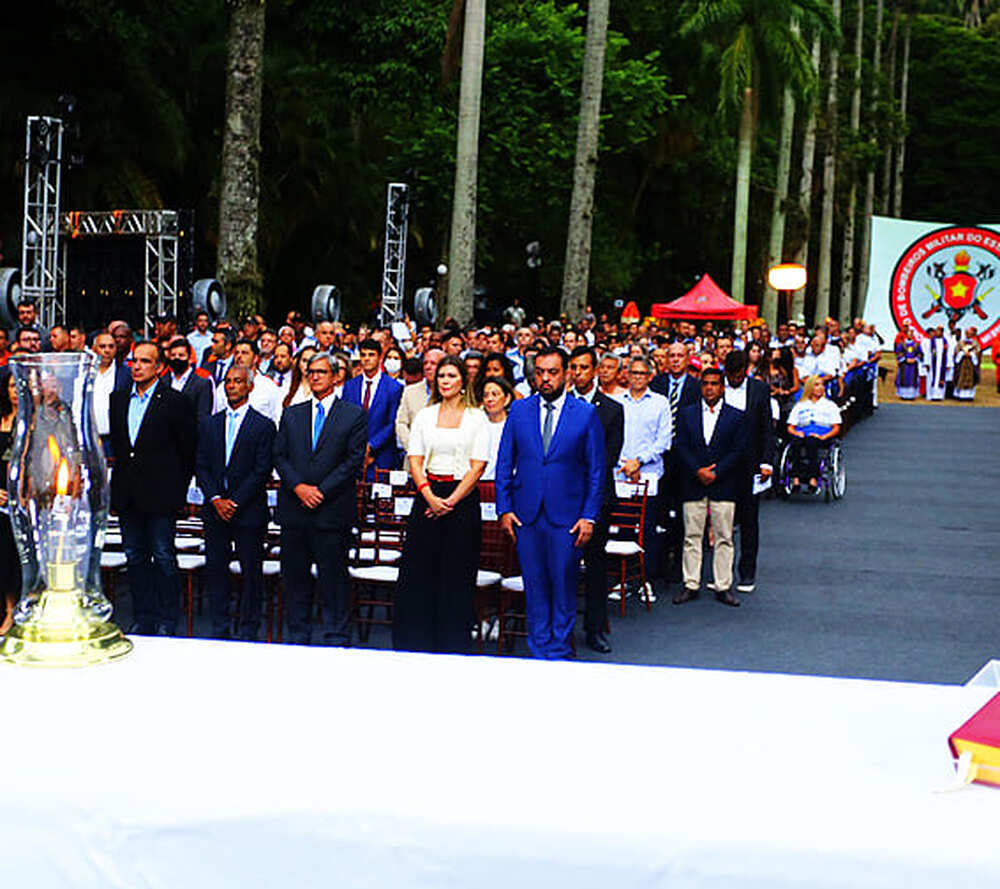 Governador Cláudio Castro participa de missa em memória às vítimas de Petrópolis