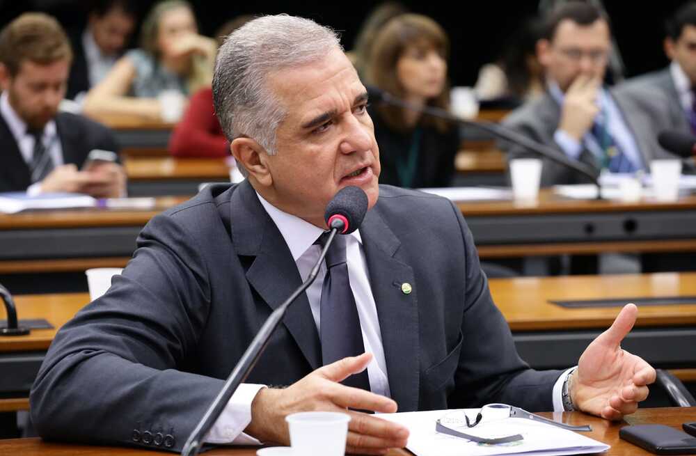 Câmara impõe derrota ao governo ao derrubar veto a lei do reporto