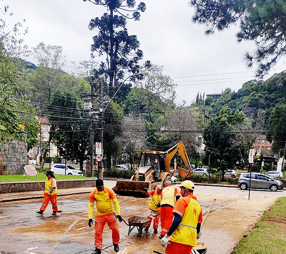 Niterói Solidária: Clin e Seconser vão auxliar na limpeza das ruas de Petrópolis, após novo temporal