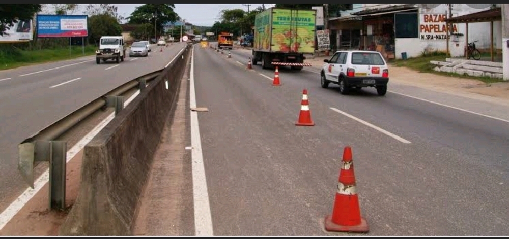 Sinalização eletrônica no Km 1 da Via Lagos 