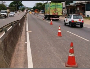 Sinalização eletrônica no Km 1 da Via Lagos 