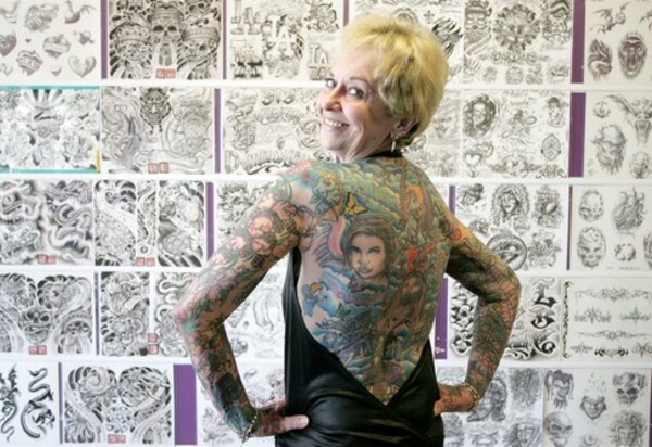 Cresce atuação feminina no mercado de tatuagem