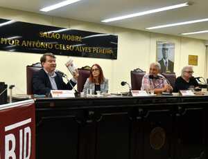 Debate lawfare agita Faculdade de Direito da Uerj no lançamento do livro Arapuca Estadunidense