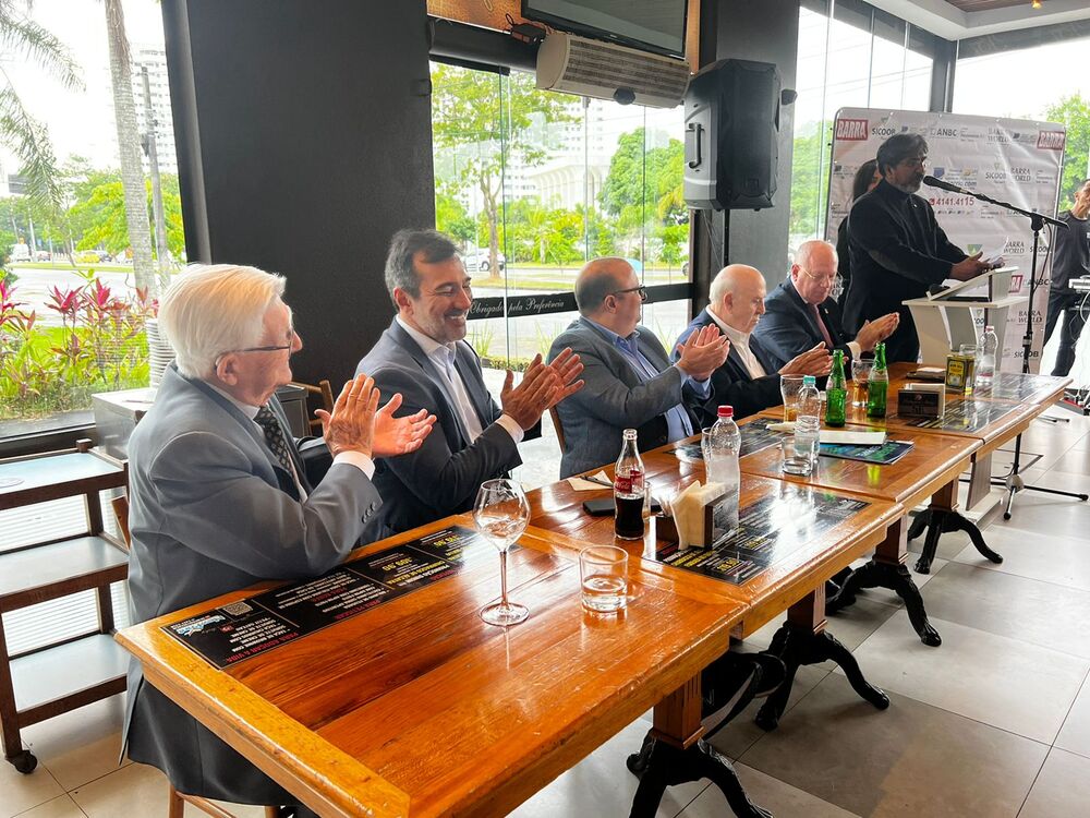 CARIOCA BUSINESS homenageia o Dep. Fed. Vinicius Farah (ex-secretário de Desenvolvimento Econômico do 