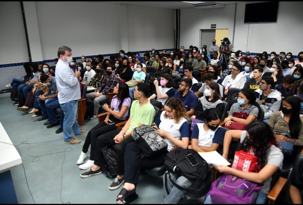 DEBATE NA CEFET/RJ ABORDA GRATUIDADE DO ENSINO NAS INSTITUIÇÕES PÚBLICAS