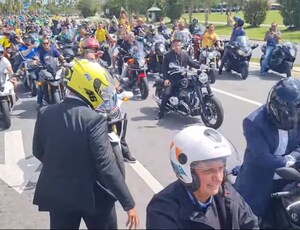 Bolsonaro participa de gigantesca motociata em Orlando, Veja Vídeo