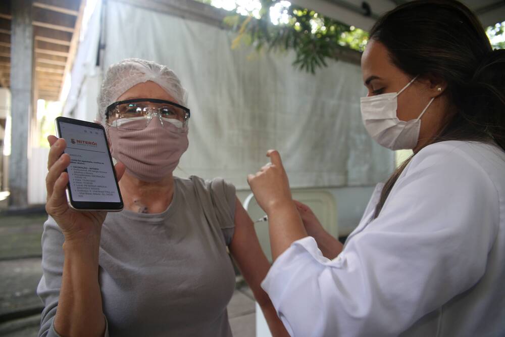 Uso do Colab para agendamento de vacinação contra a Covid-19 em Niterói completa 1 ano