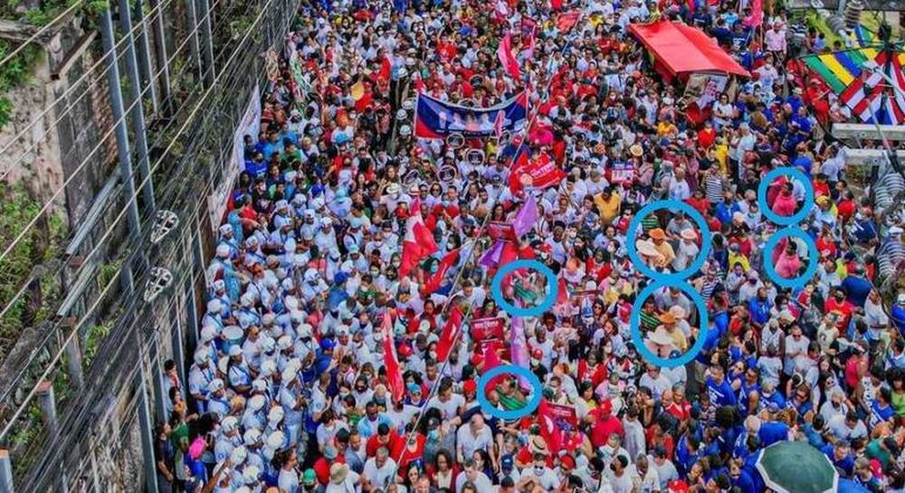 Campanha de Lula publica foto com pessoas duplicadas