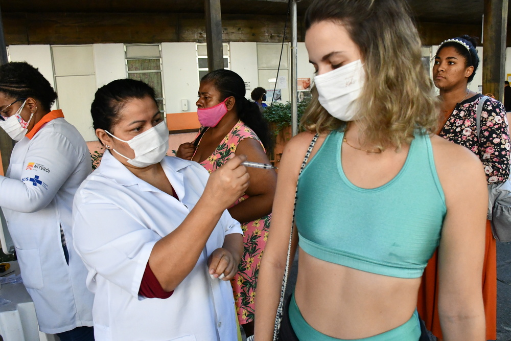 Niterói realiza Dia D da vacinação contra gripe e covid19