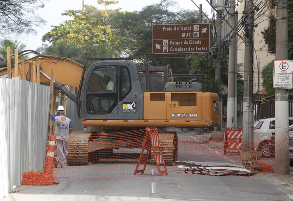 Niterói inicia obras para reconstrução da área sobre o canal da Ary Parreiras