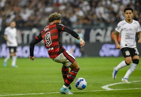 Flamengo coloca Corinthians na roda nas Libertadores  e vence de 2 a 0