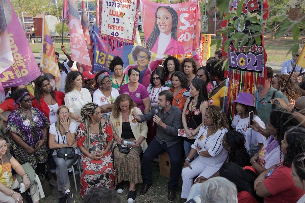 Vamos criar mais Delegacias de Mulheres e creches, e dar qualificação para que elas consigam melhores empregos e salários, disse Freixo na Baixada