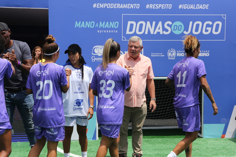 Icaraí recebe disputa do Mano a Mano com as rainhas da Seleção Brasileira de Futebol