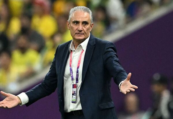 Brasil tem que se recuperar rápido da derrota para Camarões, diz Tite