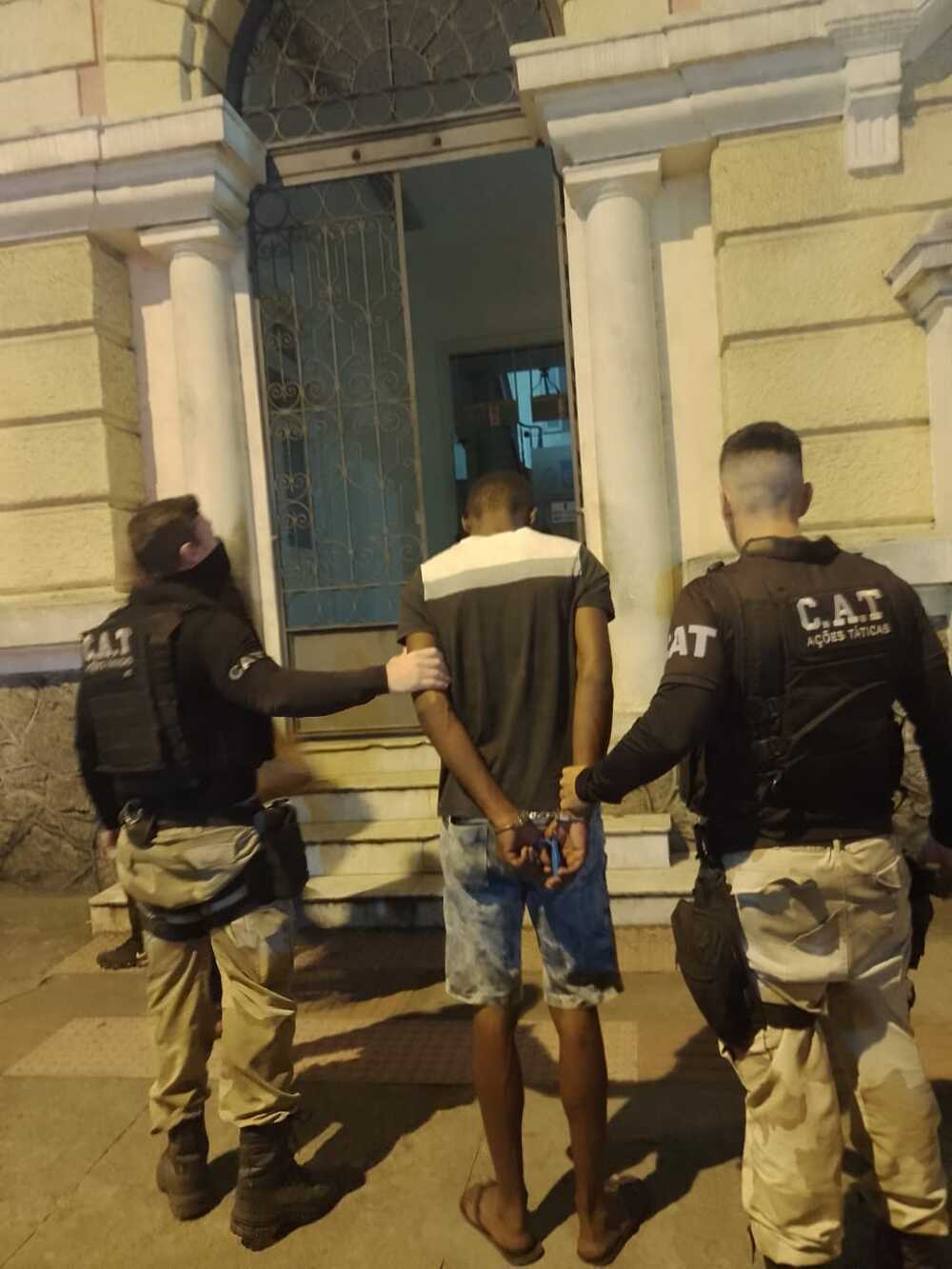 Foragido da Justiça é preso por agentes da Guarda Municipal de Niterói após denúncia ao 153