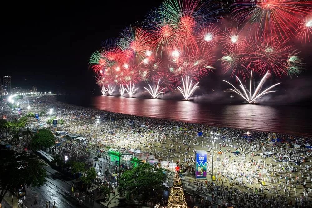 De Copacabana a Sepetiba, dez palcos e dezenas de atrações, além da queima de fogos vão encantar cariocas e turistas