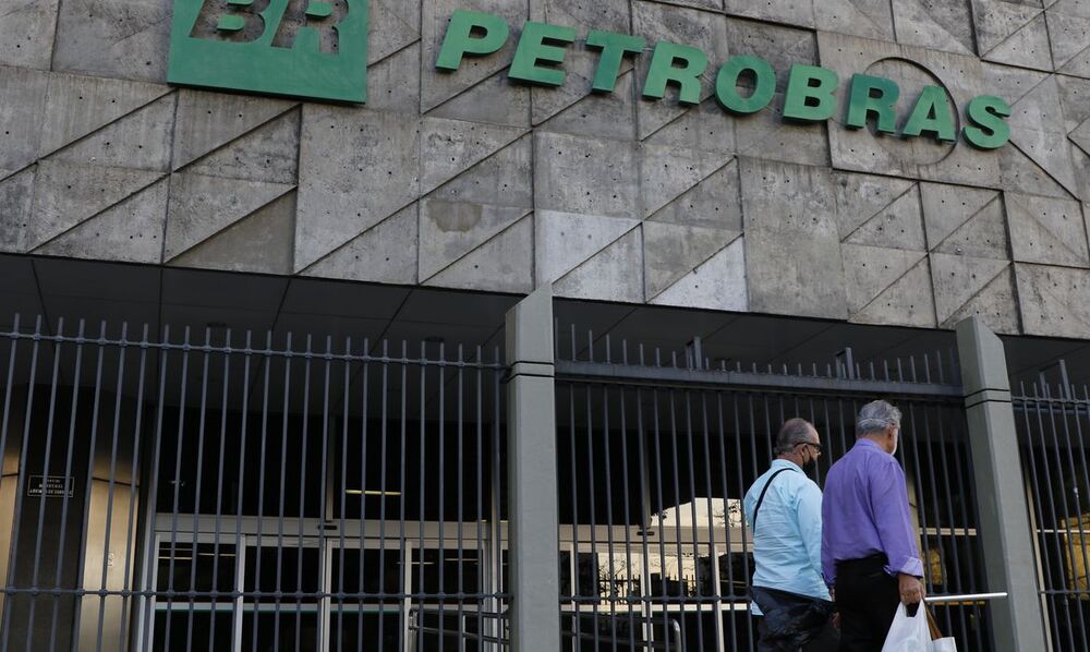 Petrobras reduz em 11,6% preço do querosene de aviação