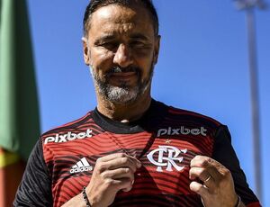 Técnico Vítor Pereira retorna ao Brasil para comandar o Flamengo