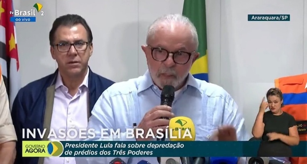 Lula decreta intervenção federal no DF e diz que terroristas serão encontrados e punidos