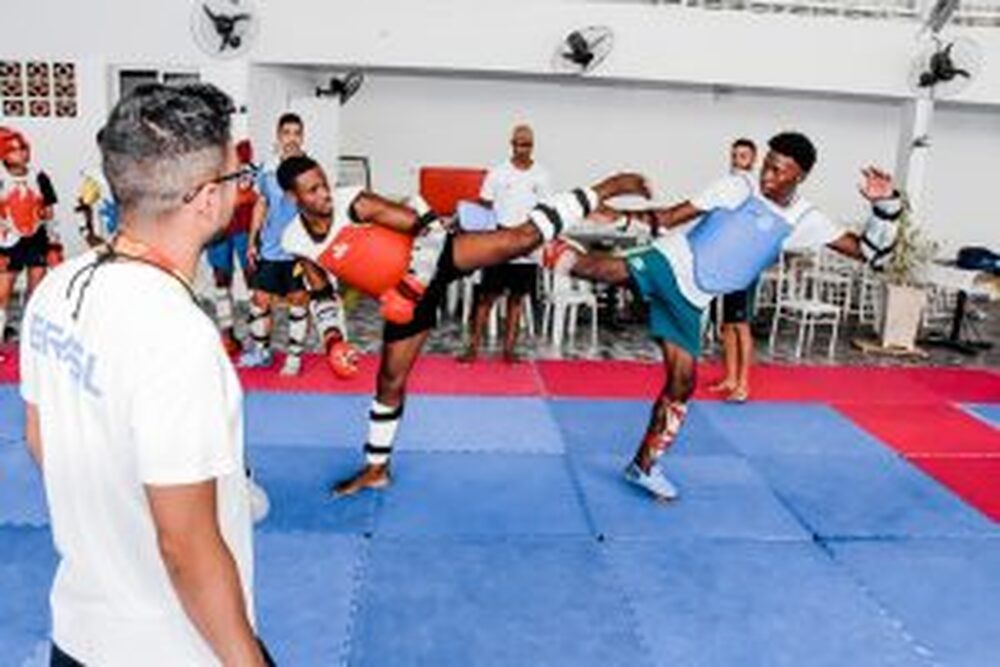 Alunos de projeto social em Itaboraí participam de ‘aulão’ com atletas nacionais e internacionais do Taekwondo